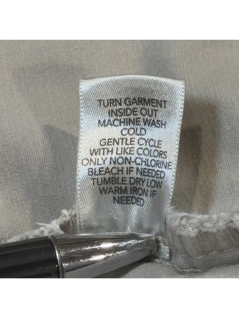 Christopher & Banks Capri Pants Womens Size 10 Beige Button Hem Detail Lt Khaki - Picture 16 of 16